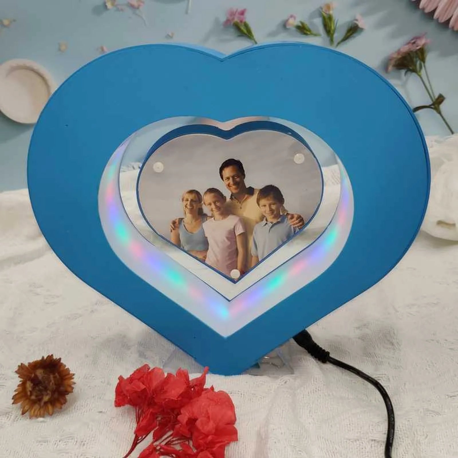 Floatart™ Magnetic Floating Heart Picture Frame