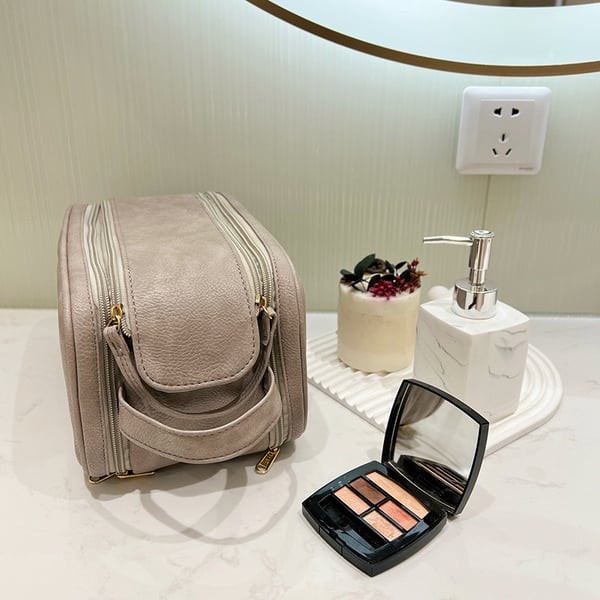 Ontour™ Large Capacity Travel Cosmetic Bag